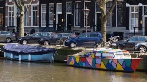 20160501_amsterdam_boat_colorful_0001